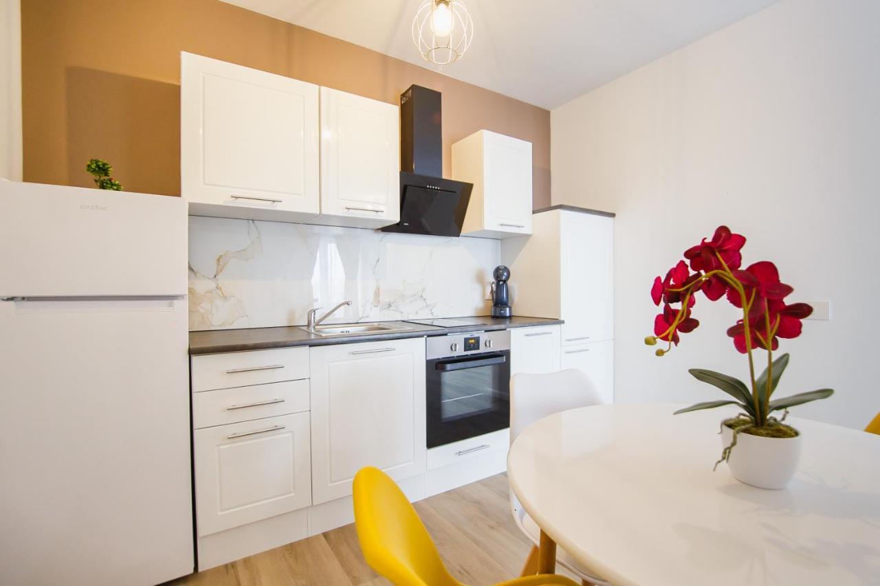 Trio Orange Apartment ออราแด ภายนอก รูปภาพ