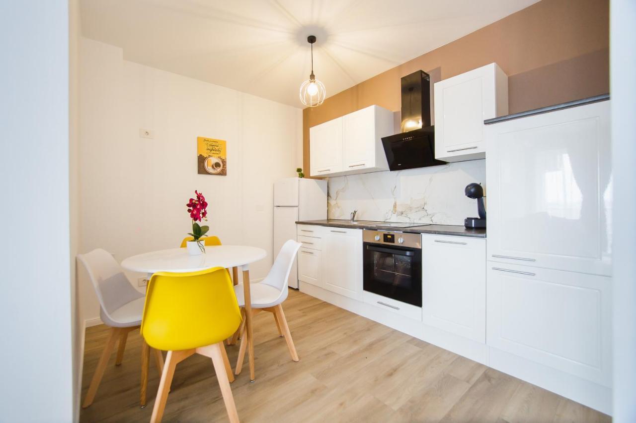 Trio Orange Apartment ออราแด ภายนอก รูปภาพ
